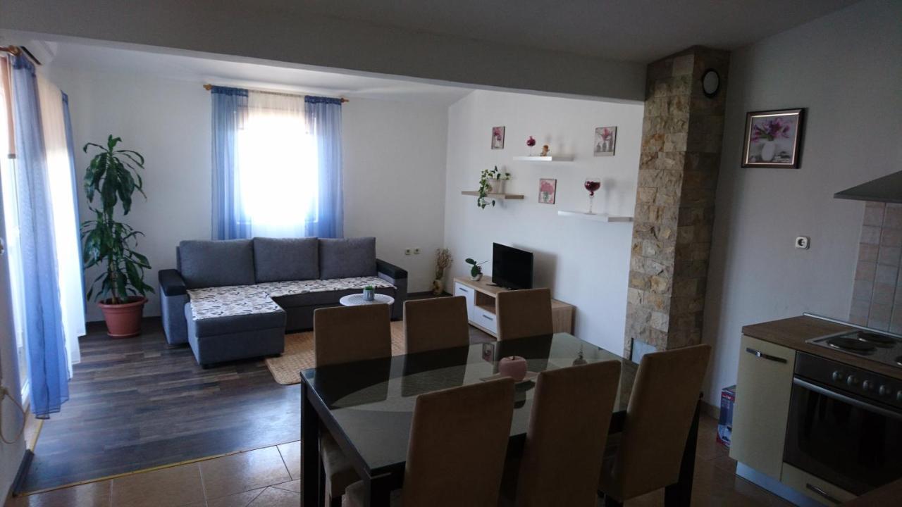 apartman vuleta Ražanac Extérieur photo