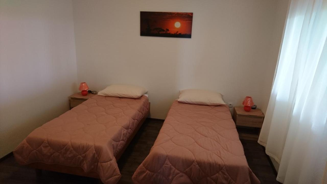 apartman vuleta Ražanac Extérieur photo
