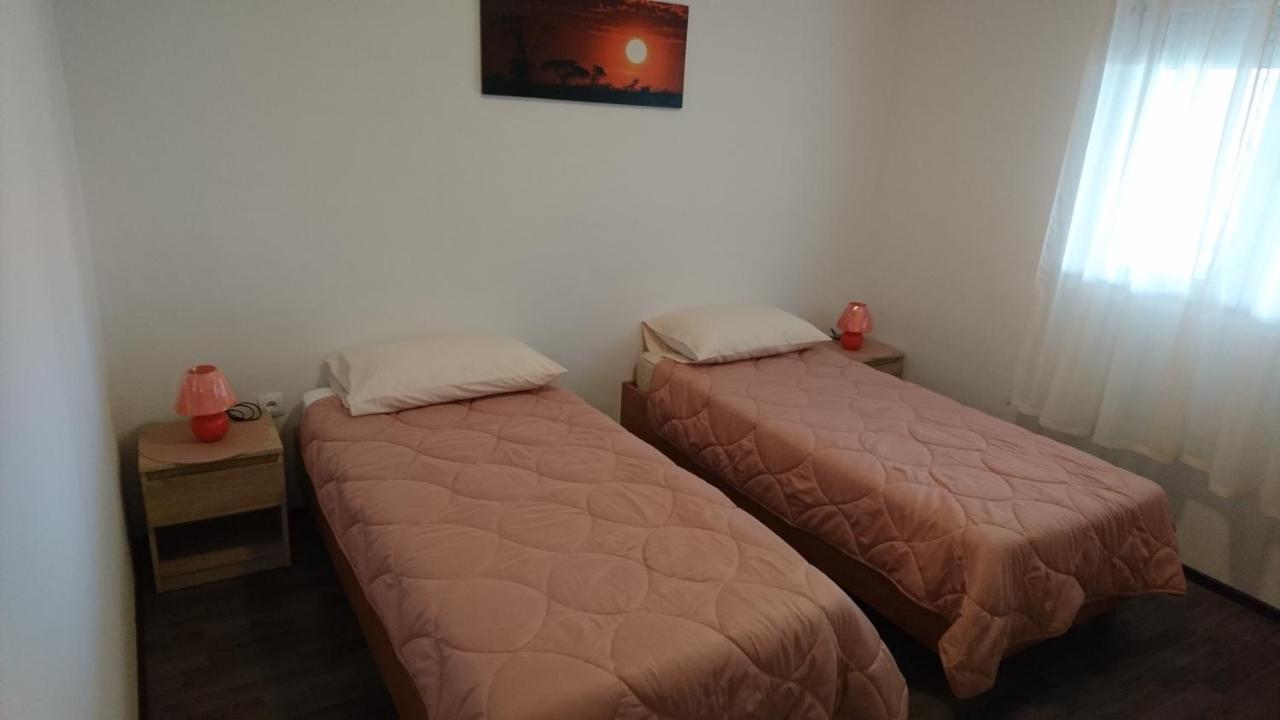 apartman vuleta Ražanac Extérieur photo